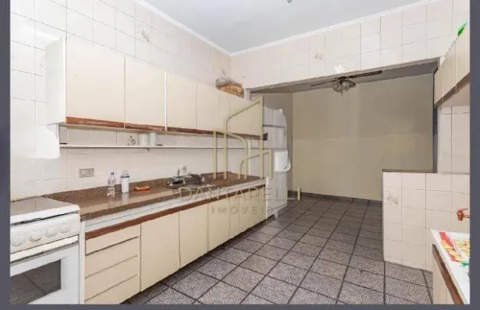 CASA A VENDA COM 2 DORMITORIOS NA VILA LIVIEIRO
