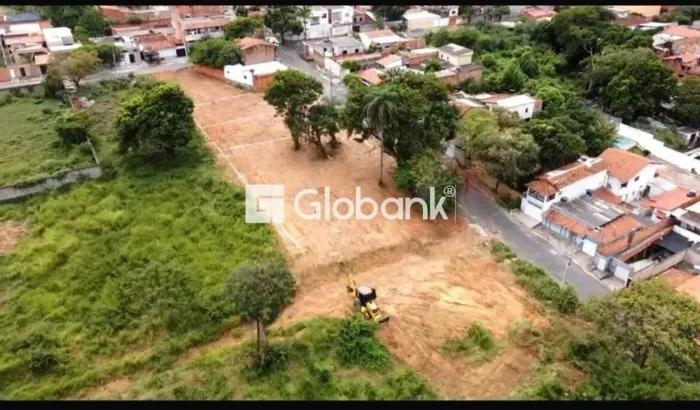 Lote à venda no bairro São Judas Tadeu com 268,07m²