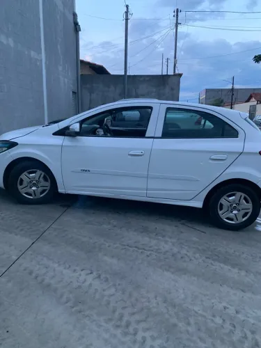 Chevrolet Onix JOY Hatch 1.0 8V Flex Mec. 4P 2018