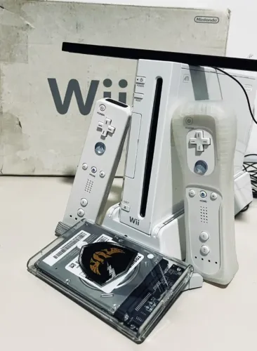 Vídeo Game Nintendo Wii Completo com HD de 500GB, 2 Controles, Adaptador HDMI e Acessórios
