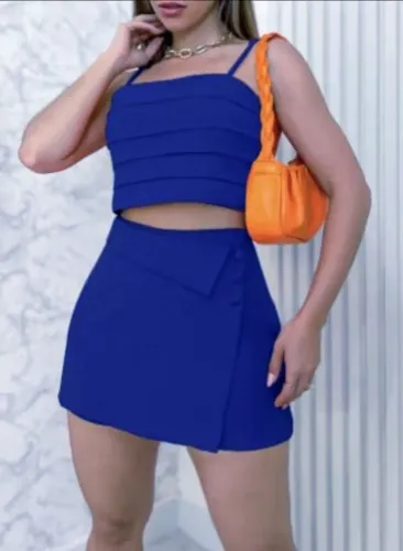 Conjunto cropped e shorts saia