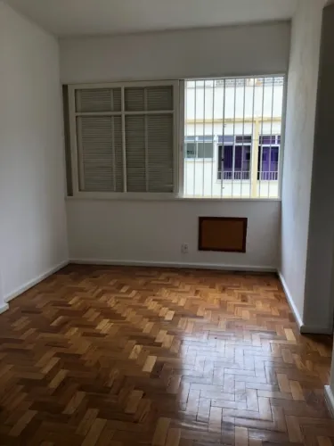 Vendo Kitinete, excelente localização; Rua Barão de Mesquita, 459