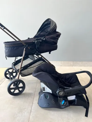 KIT COMPLETO DE CARRINHO + BEBÊ CONFORTO PRATICAMENTE NOVO + ITENS EXTRAS INCLUSOS
