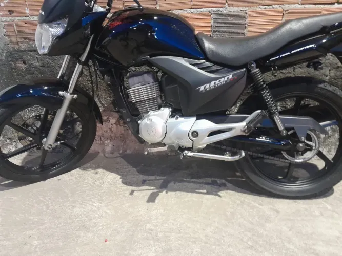 Moto Titan 150 semi nova a gasolina