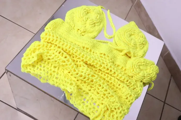 Top Crochê Amarelo Neon com Flores 3D Tamanho Único