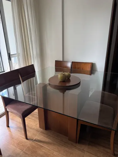 Mesa de Jantar com Tampo de Vidro + 8 Cadeiras de Madeira