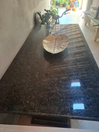 Mesa de Granito Preto - Excelente Estado