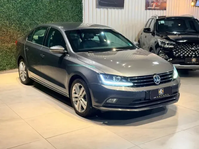 Volkswagen Jetta Highline 2.0 TSI 16V 4P Tiptronic 2017