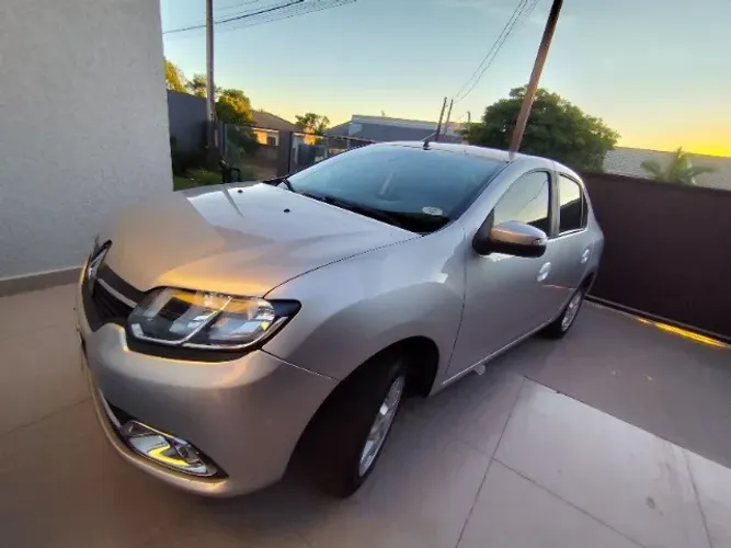 Renault Logan Dynamique Hi-flex 1.6 8V 4P 2014