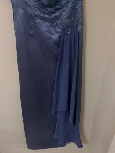 Vestido de festa azul com pedraria G