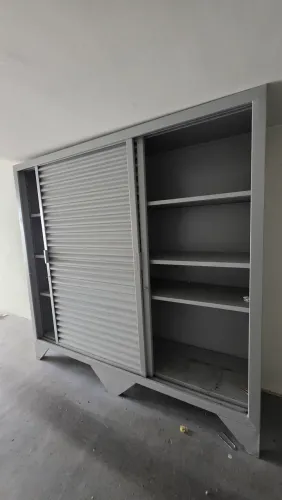 ARMÁRIO DE FERRO 2,30M X 2,20M 