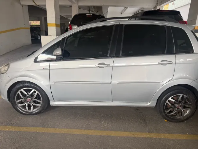 Fiat Idea Sporting 1.8 Flex 16V 5P 2011