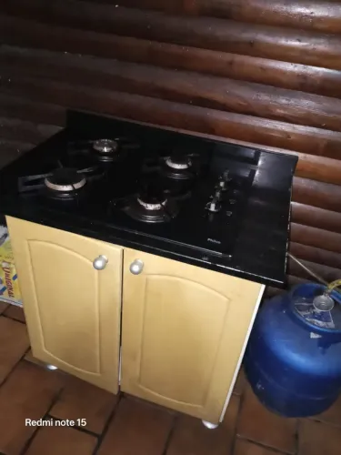 Estou de mudança e estou vendendo: geladeira 450, fogão 300, interessados chamar pv.