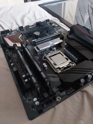 KIT INTEL I7 9700F + Z390 GAMING X