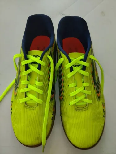 Chuteira Umbro 