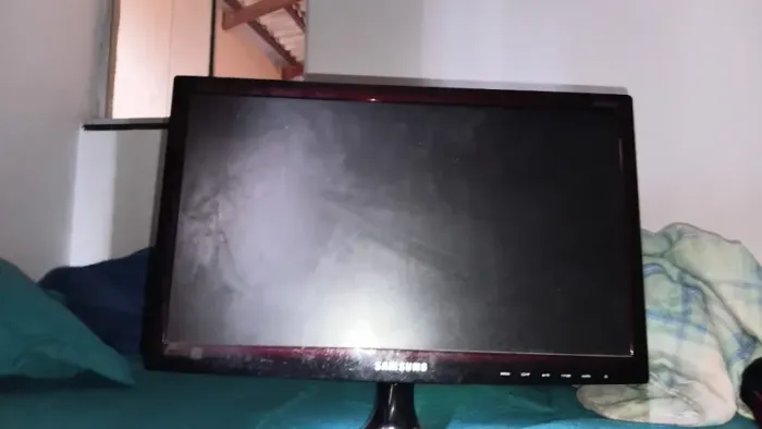 MONITOR 60HZ USADO EM BOM ESTADO