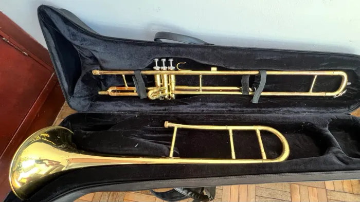 Trombone Eagle TV602 em Sí bemol com case original