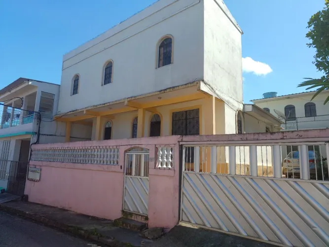 Casa no Japiim com 3 Qts (1 Suíte) + 3 Apartamentos Alugados