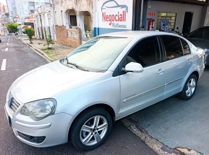 Volkswagen Polo Sed. Comfort. 1.6 MI Tot. Flex 8V 2011