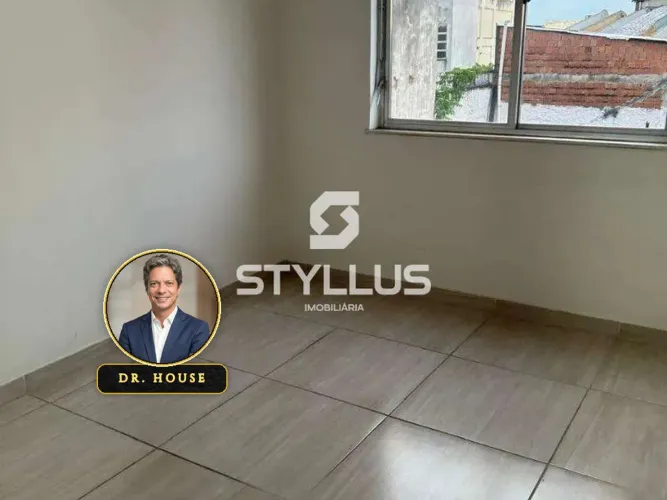 Apartamento Reformado em Excelente Localização em Riachuelo! M82I