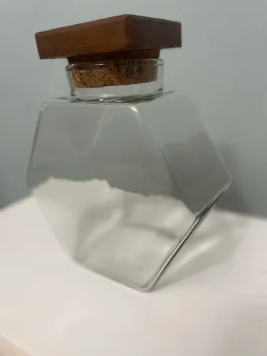 Pote de Vidro Sextavado (Hexagonal) com Tampa de Rolha e Acabamento em Madeira