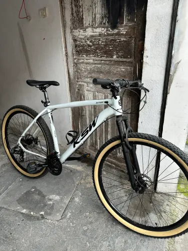 ? Bicicleta KSW XLT100 Aro 29 - 21 Marchas - Freio a Disco