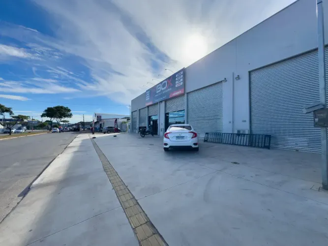 Loja comercial para alugar no Esplanada do Anicuns, na Avenida Pirineus.
