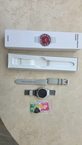 Relógio inteligente Samsung Galaxy Watch 6 Classic - LTE com coroa giratória zerado!