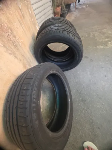 2 pneus novos Dunlop FM sport 215/50/17 e 1 continental zerado 20/50/17  pra sair logo