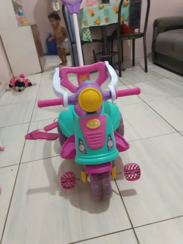 VENDO UM TRICICLO SEMENOVO 180R$$ BARATO PRA IR LOGO 