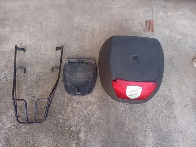 Bagageiro e baú pop