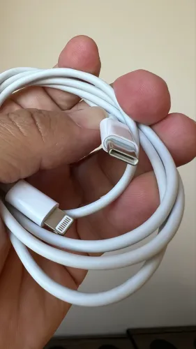 Cabo de dados e carregamento Apple Lightning iPhone 12/13/14 original usado seminovo