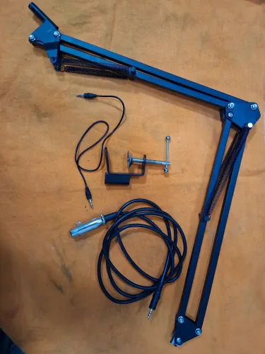 Braço articulado para microfone + Fio microfone para p2 + p2 pra p2 + pedal de sustentação