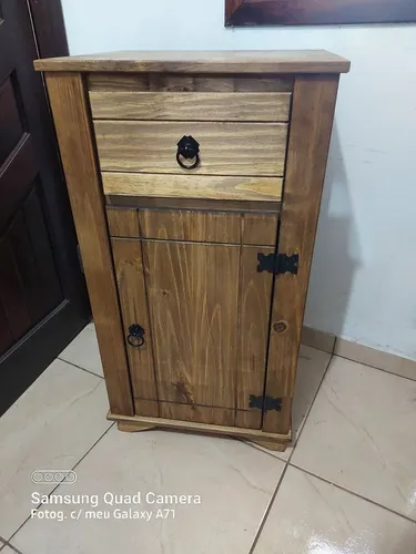 Criado mudo com 1 gaveta e 1 porta