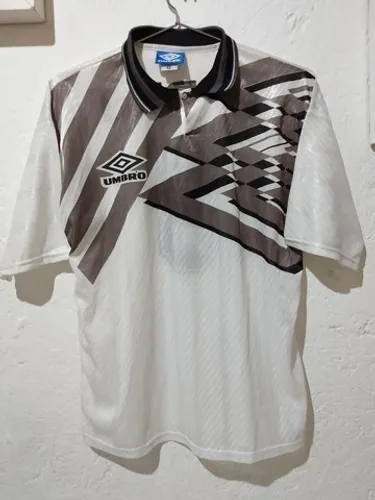 Camisa de futebol Umbro