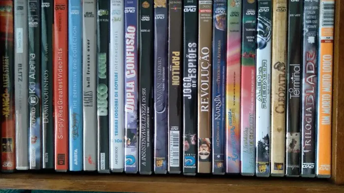 DVDs - Mais de 200, de variados gêneros - Ideal para colecionador!