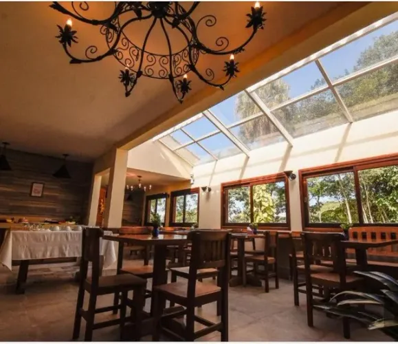Linda Pousada no Centro de Penedo!<br> Terreno com 3.000m².<br><br>