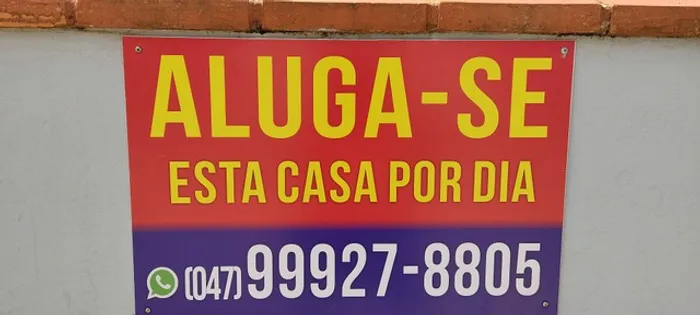 CASA aconchego familiar no centro Bal.Barra do Sul, super perto da praia