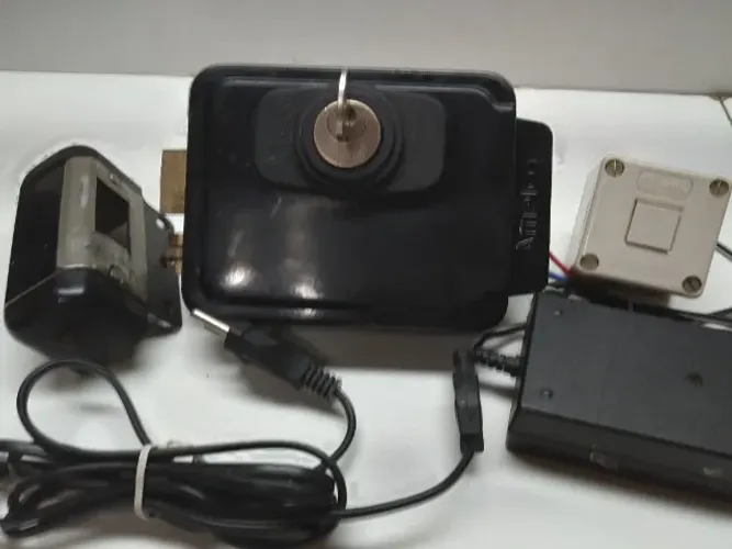 Fechadura Elétrica Portão Amelco - Com Botão Para Abertura