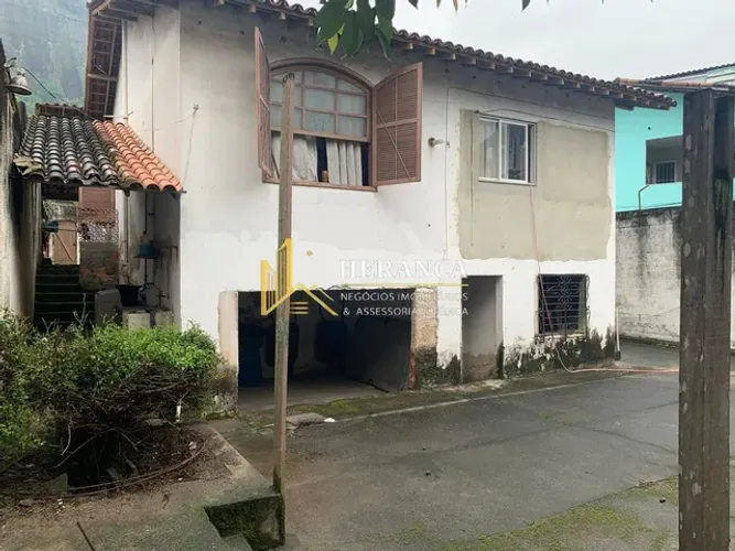 Casa com piscina e vaga de garagem no codomínio Jardim Clarice - Anil