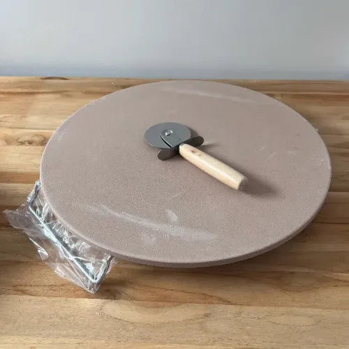 Forma de Pedra para Pizza 38cm com Cortador e Suporte. Stevens Brava Pizza Stone