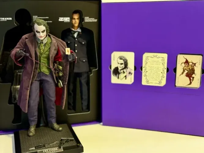 Action Figure Coringa (Joker -1/6 (DX01): Batman O Cavaleiro das Trevas (The Dark Knight)