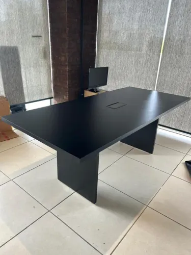 Mesa de Reunião Preta - Moderna e Impecável