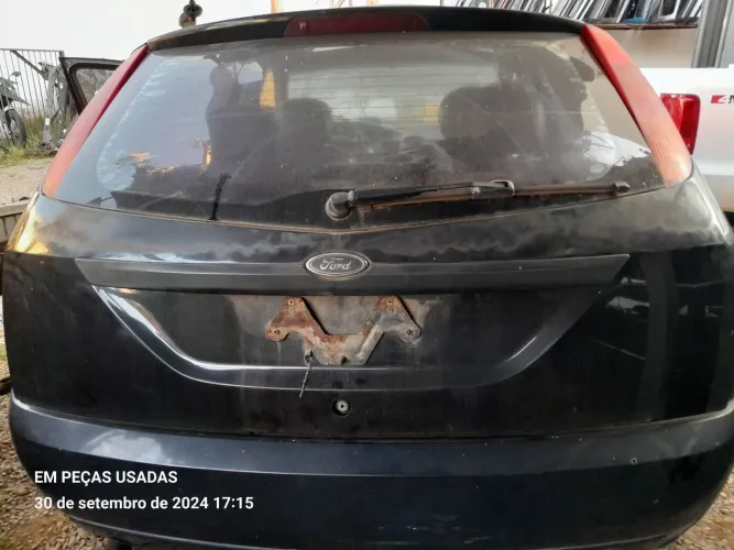 Tampa traseira Ford Focus 2001 com vidro