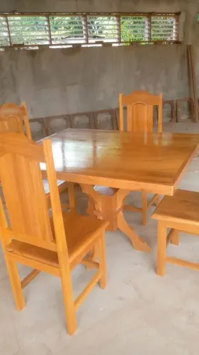 Conjunto de mesa com 4 cadeiras