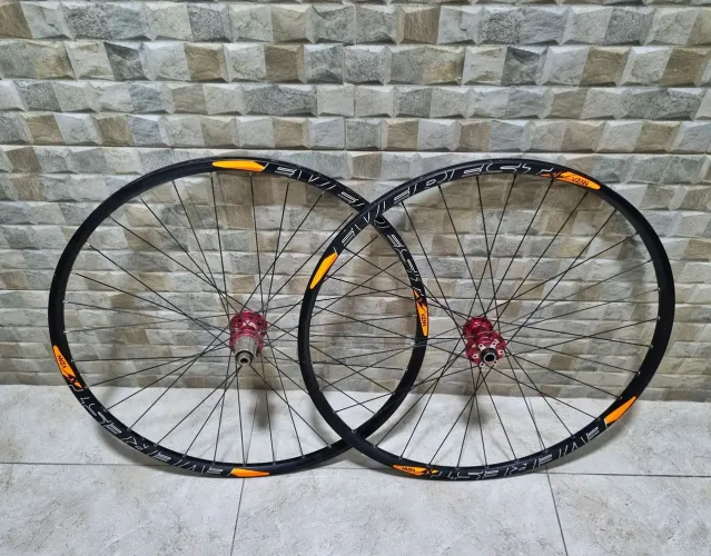 Rodas Vzan com Cubos Novatec ds771/772sb hg