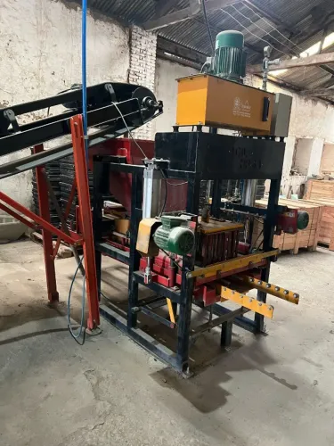 Máquina para fabricação de paver e blocos