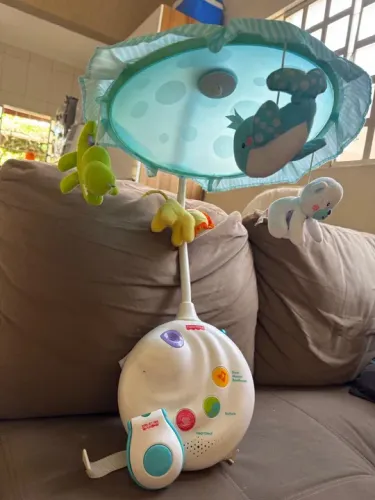 Móbile Fisher Price com projetor e música com controle