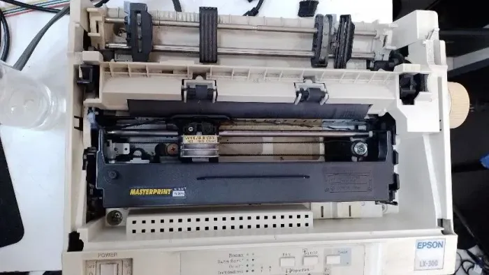 Impressora Matricial Epson LX 300 (precisando de manutenção)