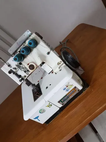 Barbada Overclock com mesa em perfeito estado de uso 